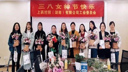 魅力女神 一起向未来——半岛平台（中国）“3.7魅力女神节”插花活动